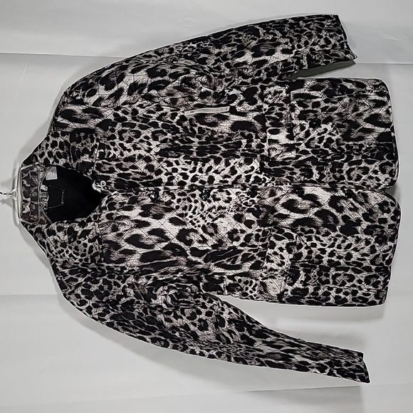 Chico's Size 0 Quilted Snow Leopard Jacket Black Animal Print Winter - Picture 2 of 9